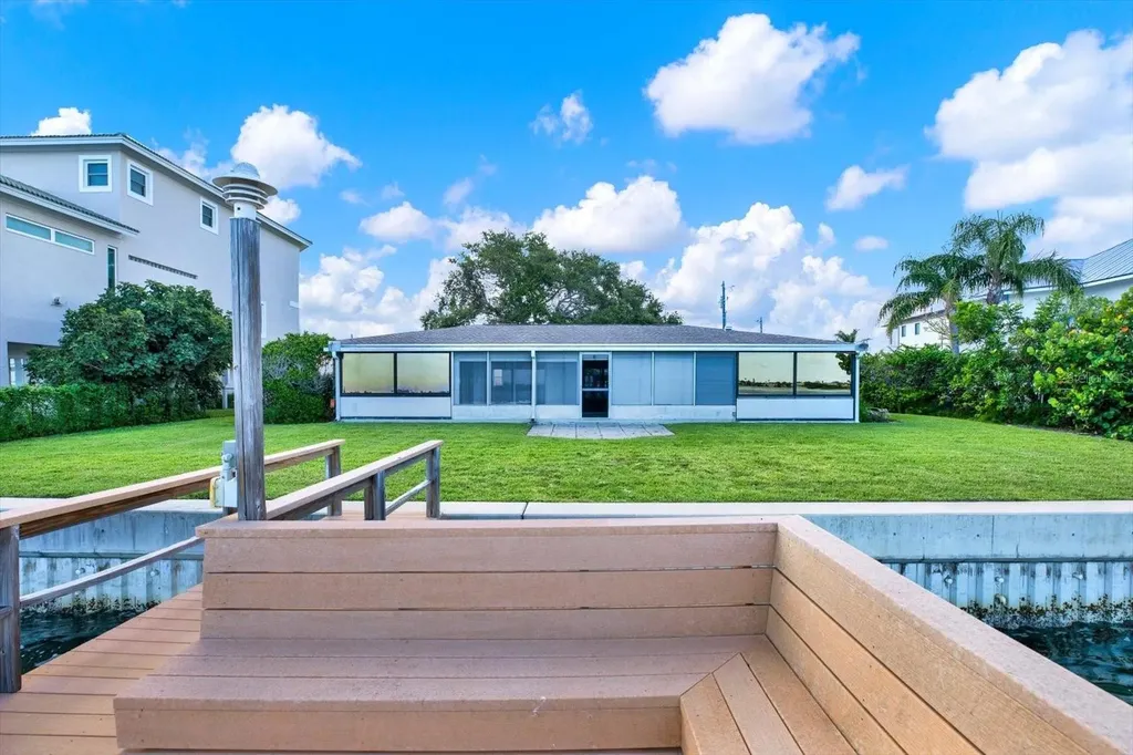 218 Driftwood Lane Largo FL 33770