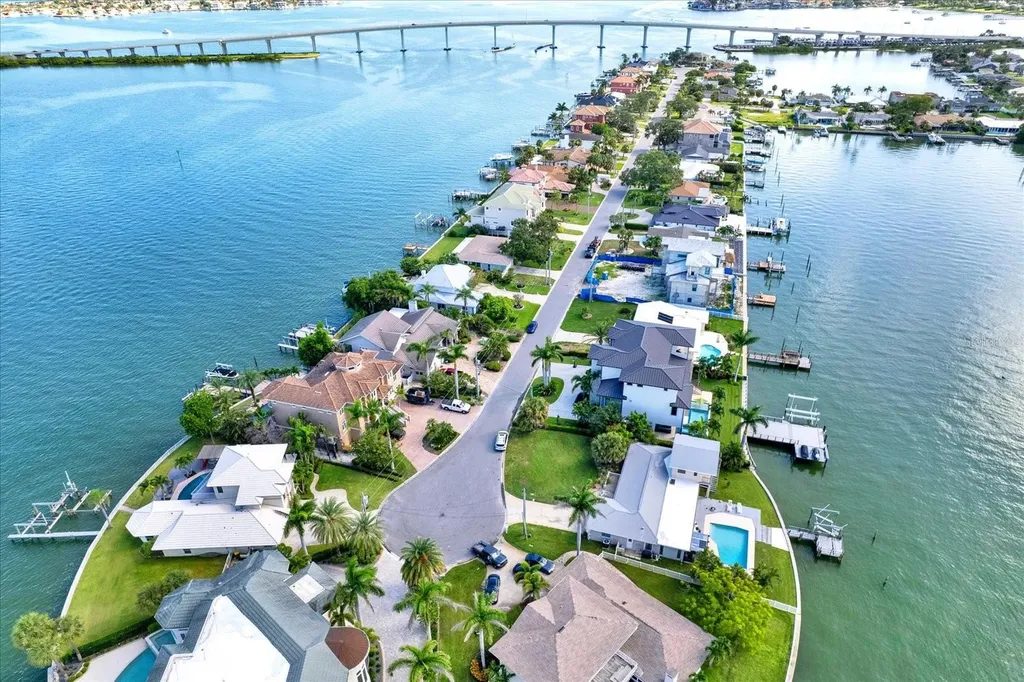 218 Driftwood Lane Largo FL 33770