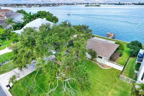 218 Driftwood Lane Largo FL 33770