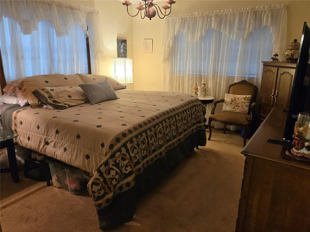 2304 W Woodlawn Avenue Tampa FL 33618