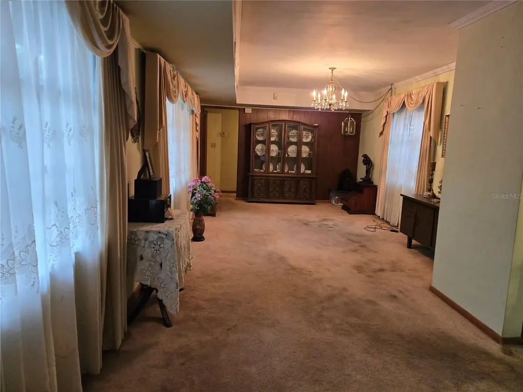2304 W Woodlawn Avenue Tampa FL 33618