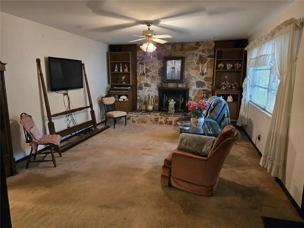 2304 W Woodlawn Avenue Tampa FL 33618