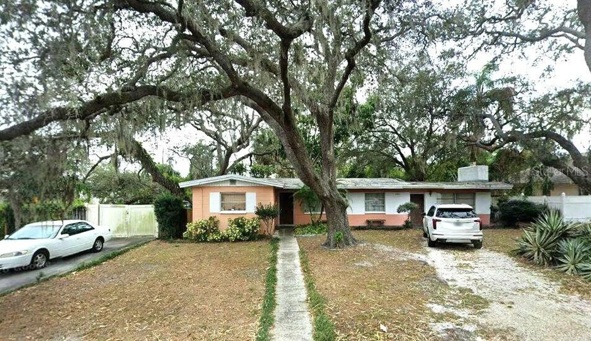 2304 W Woodlawn Avenue Tampa FL 33618