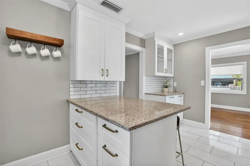 2810 Sanders Drive Tampa FL 33611