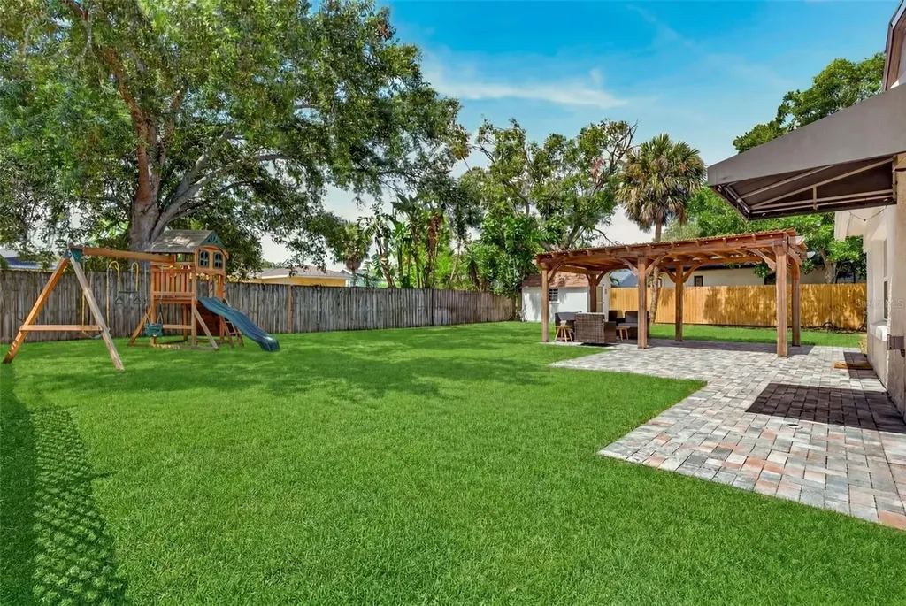 2810 Sanders Drive Tampa FL 33611