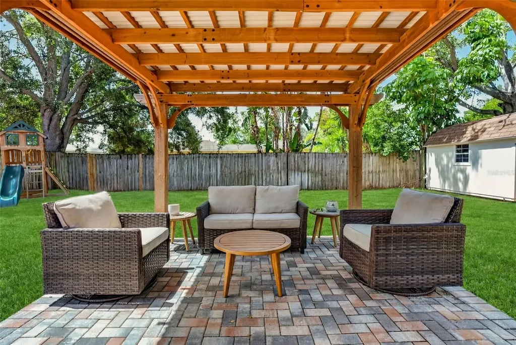 2810 Sanders Drive Tampa FL 33611