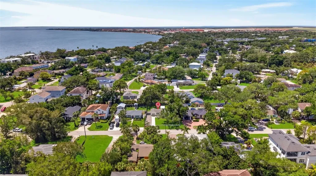2810 Sanders Drive Tampa FL 33611