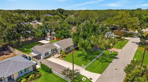 2810 Sanders Drive Tampa FL 33611