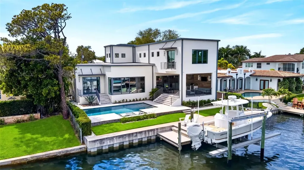 874 Placido Way NE St Petersburg FL 33704