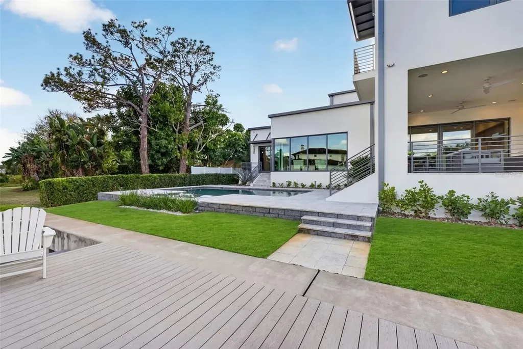 874 Placido Way NE St Petersburg FL 33704