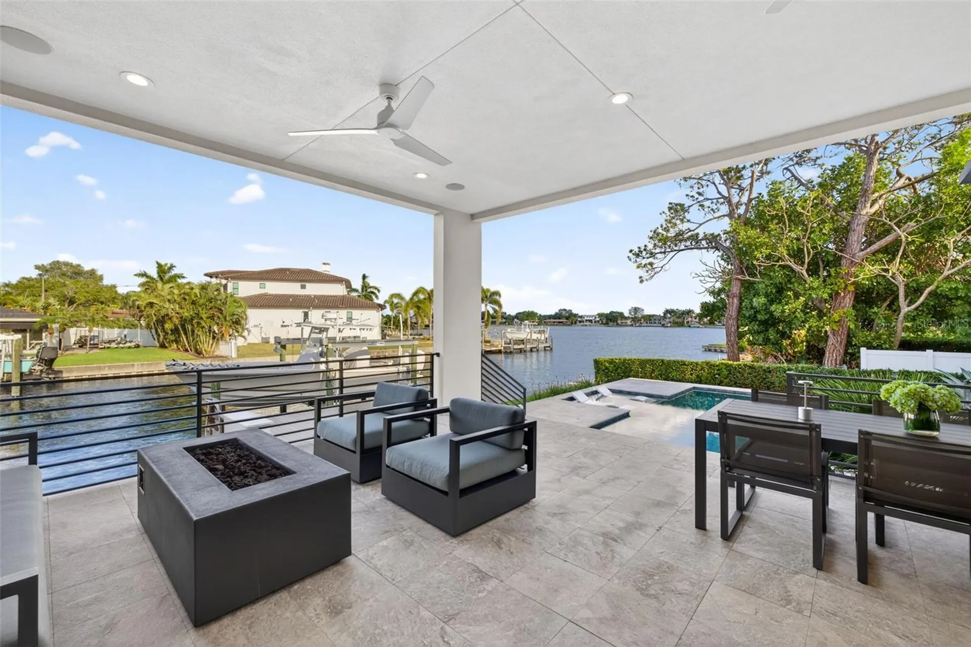 874 Placido Way NE St Petersburg FL 33704
