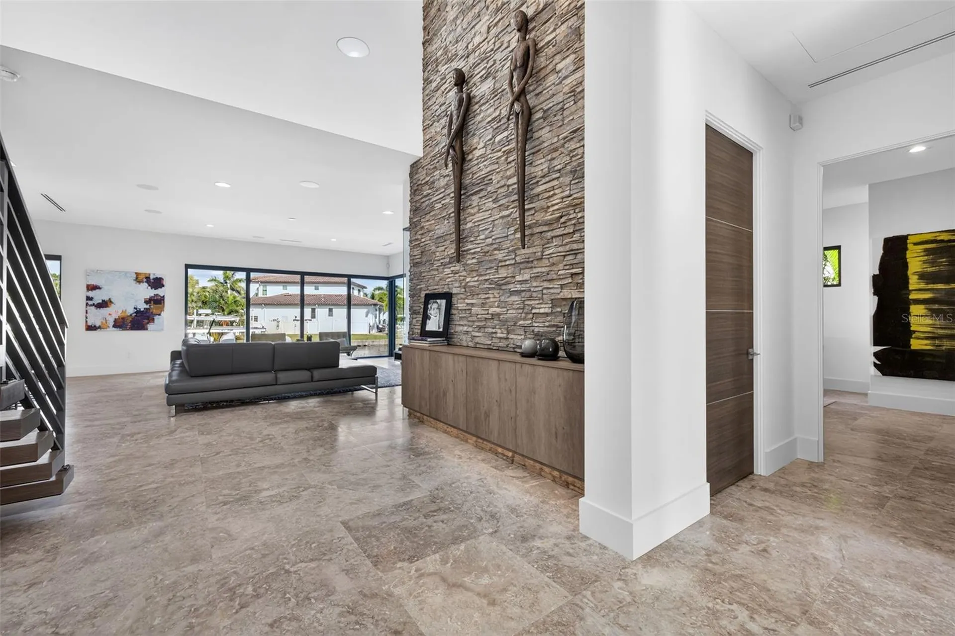 874 Placido Way NE St Petersburg FL 33704