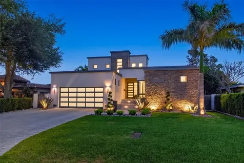 874 Placido Way NE St Petersburg FL 33704