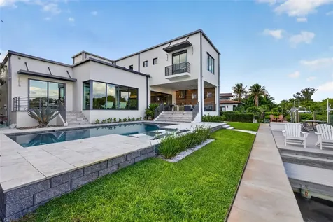 874 Placido Way NE St Petersburg FL 33704