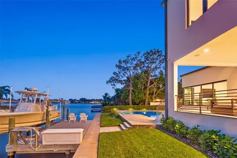 874 Placido Way NE St Petersburg FL 33704