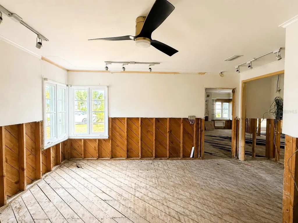 220 Lyndhurst Street Dunedin FL 34698