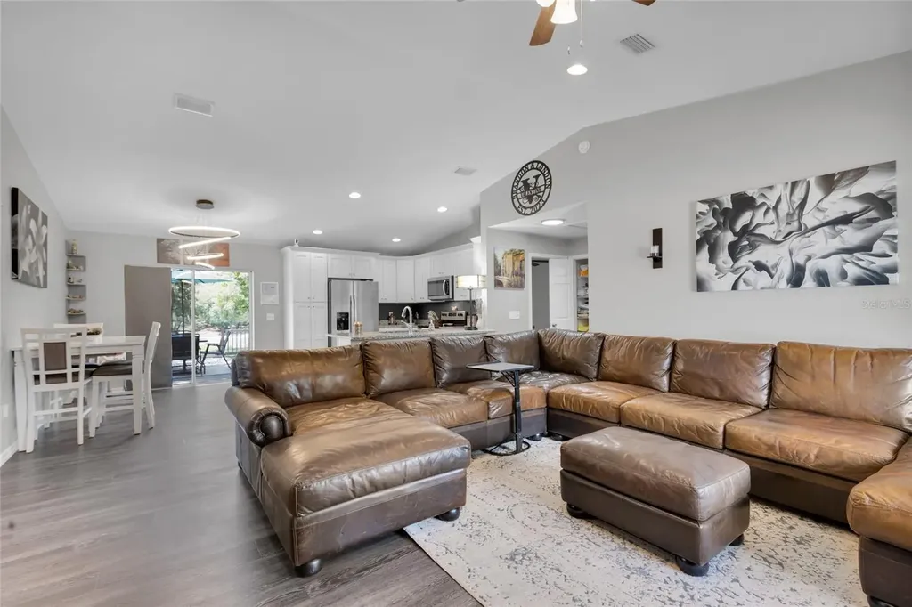 20 Malauka Circle Ocklawaha FL 32179