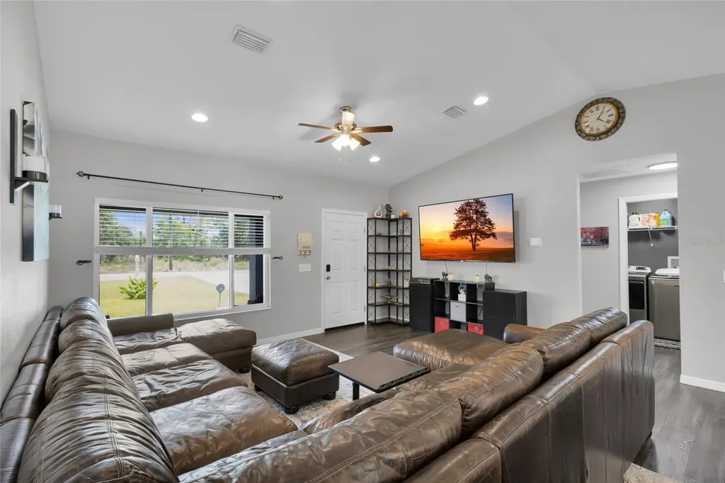 20 Malauka Circle Ocklawaha FL 32179