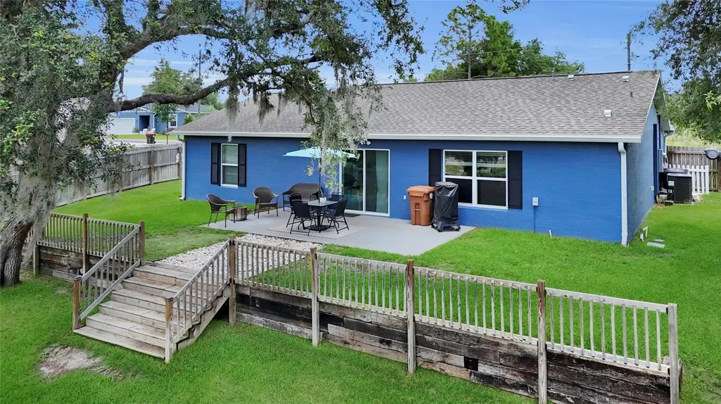 20 Malauka Circle Ocklawaha FL 32179