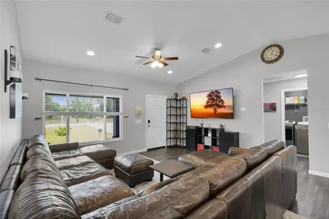 20 Malauka Circle Ocklawaha FL 32179