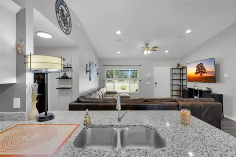 20 Malauka Circle Ocklawaha FL 32179