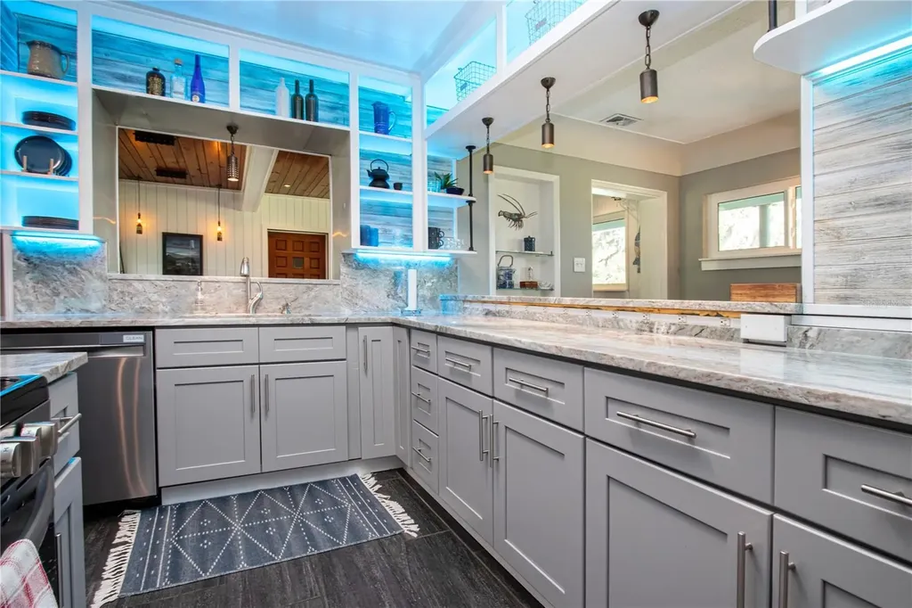 6109 Kracker Avenue Gibsonton FL 33534