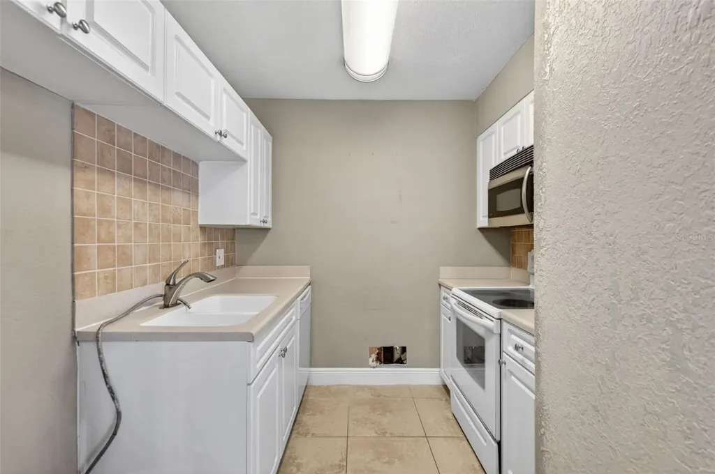 2521 Cedar Cypress Court Tampa FL 33618