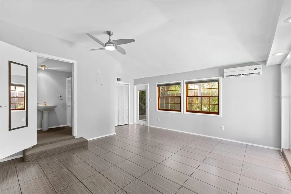 135 Aranda Street NE St Petersburg FL 33704