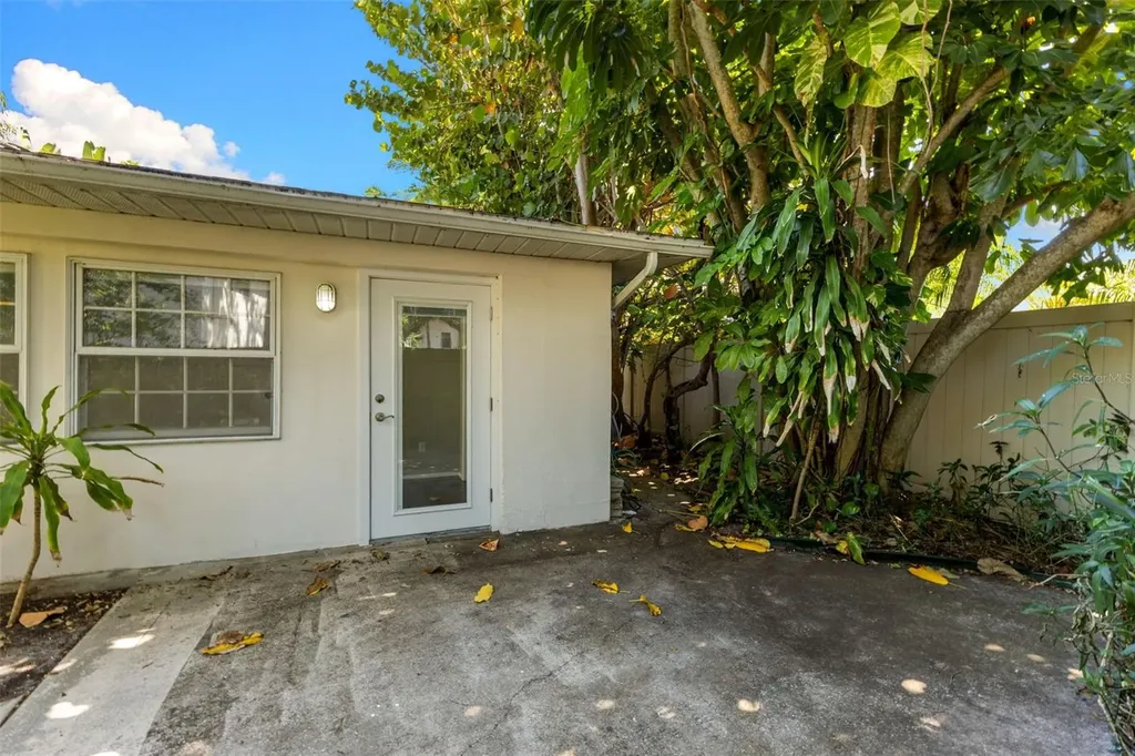 135 Aranda Street NE St Petersburg FL 33704