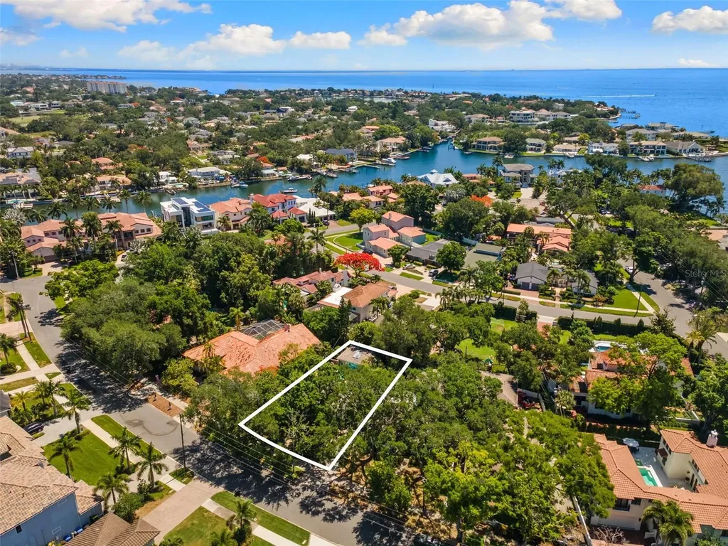 135 Aranda Street NE St Petersburg FL 33704