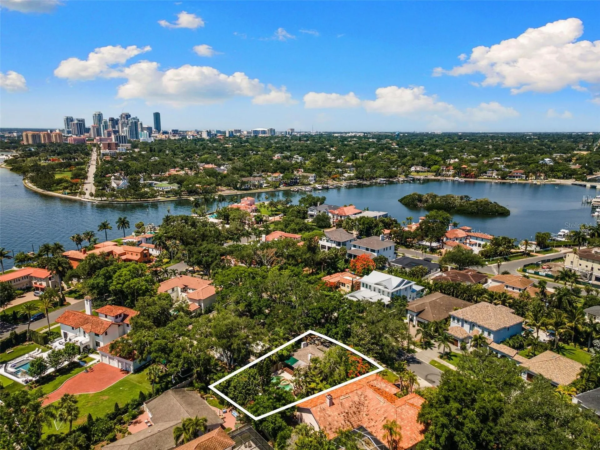 135 Aranda Street NE St Petersburg FL 33704