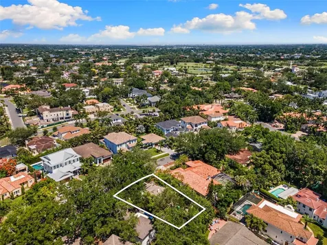 135 Aranda Street NE St Petersburg FL 33704