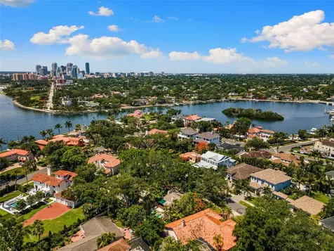 135 Aranda Street NE St Petersburg FL 33704