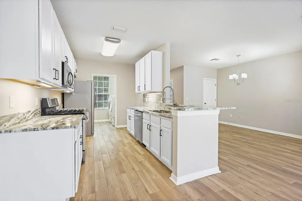 6123 Fishhawk Crossing Boulevard Lithia FL 33547
