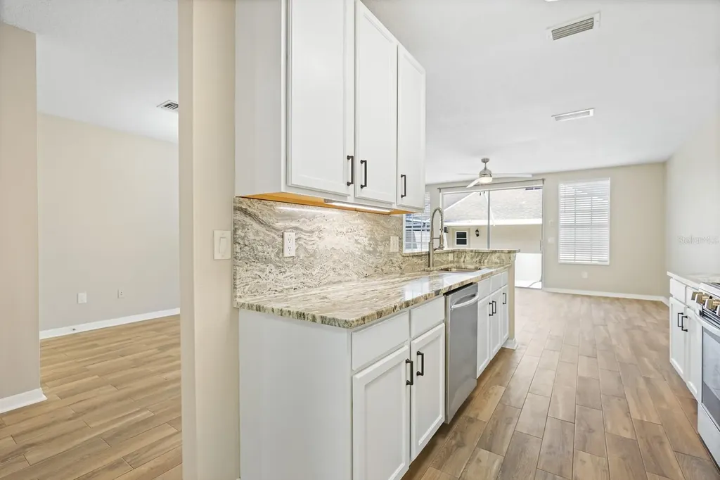 6123 Fishhawk Crossing Boulevard Lithia FL 33547