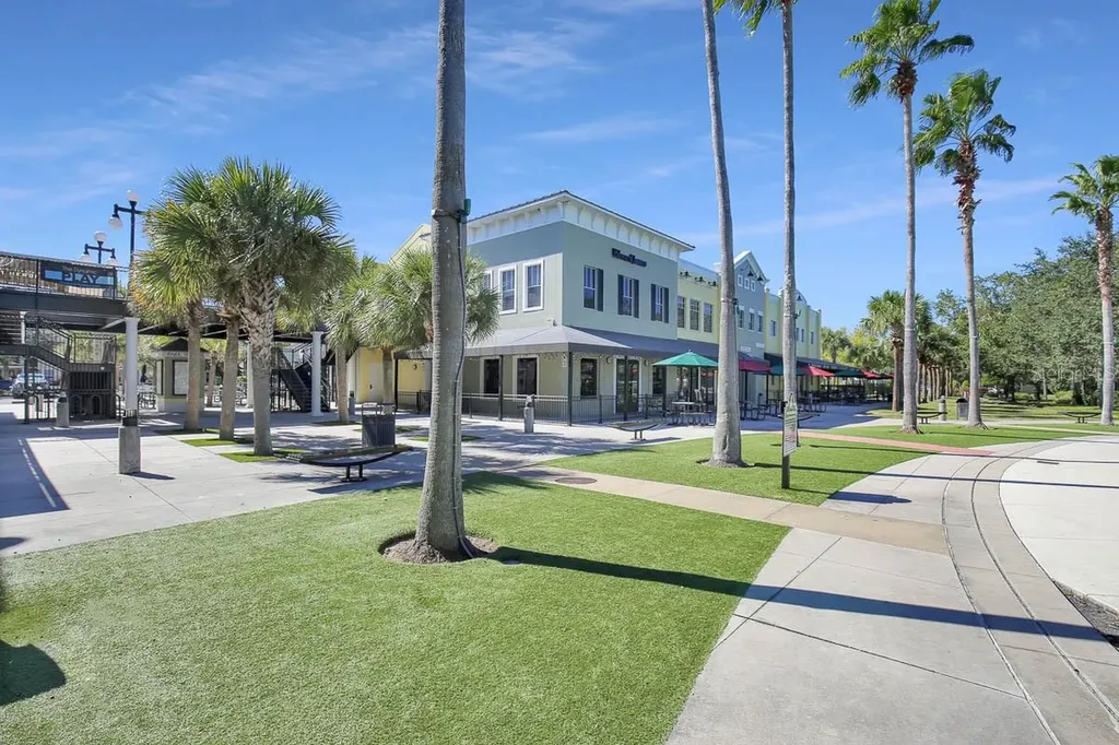 6123 Fishhawk Crossing Boulevard Lithia FL 33547