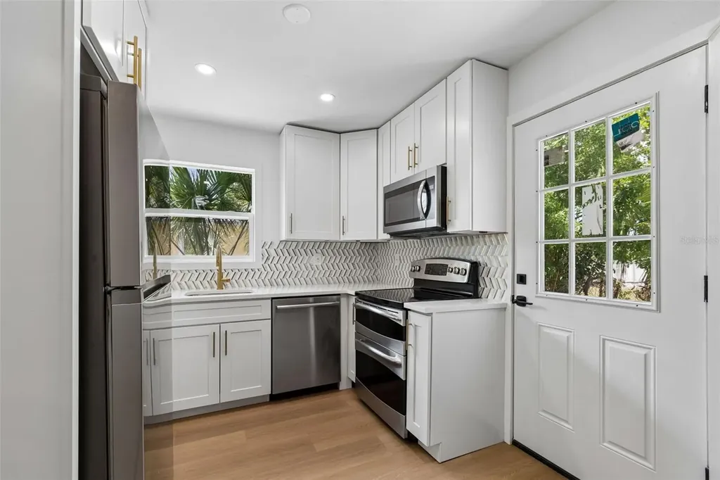 517 Hampton Avenue NE St Petersburg FL 33703