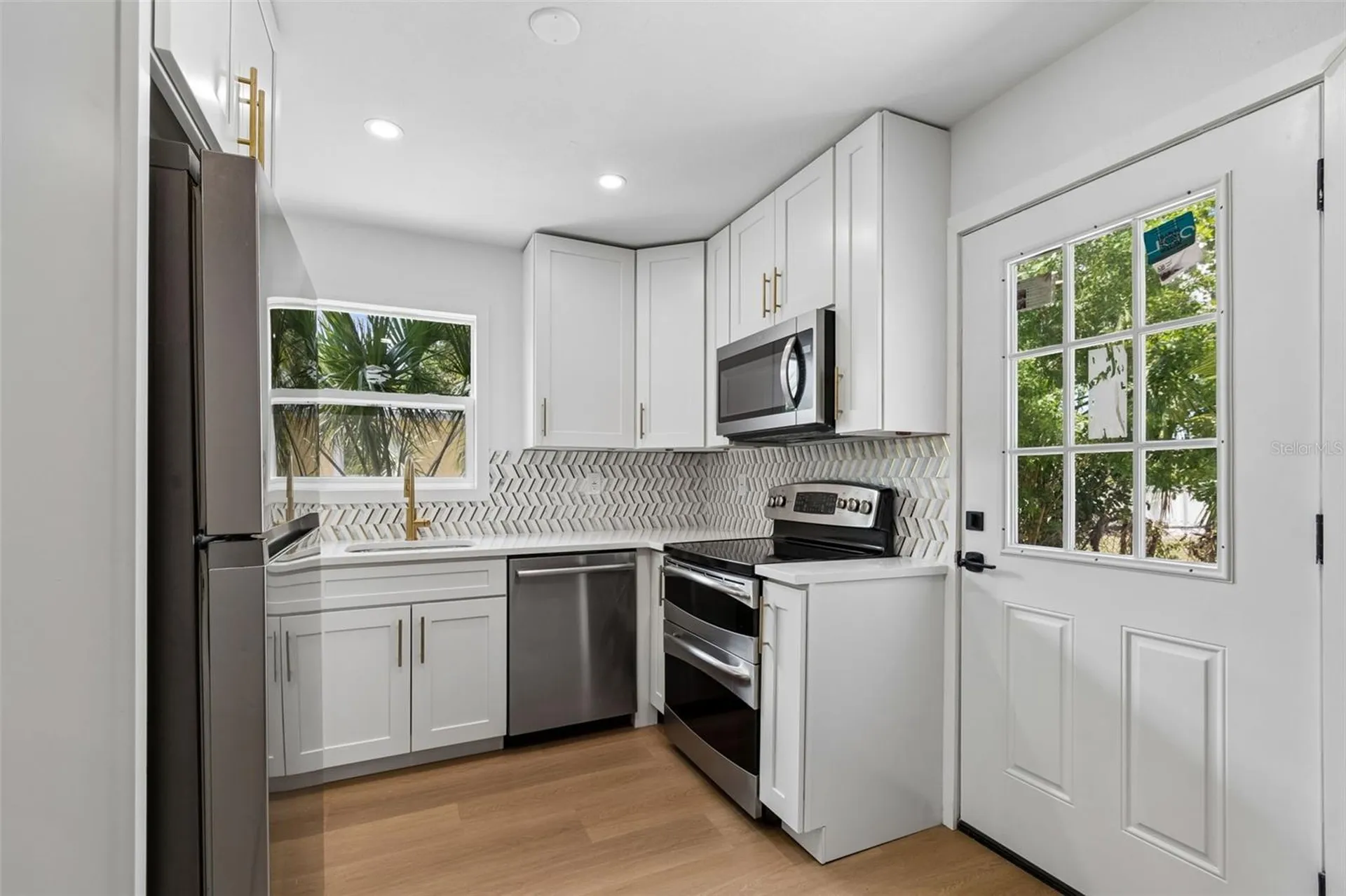 517 Hampton Avenue NE St Petersburg FL 33703