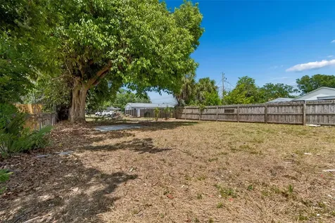 517 Hampton Avenue NE St Petersburg FL 33703
