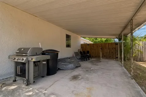 517 Hampton Avenue NE St Petersburg FL 33703