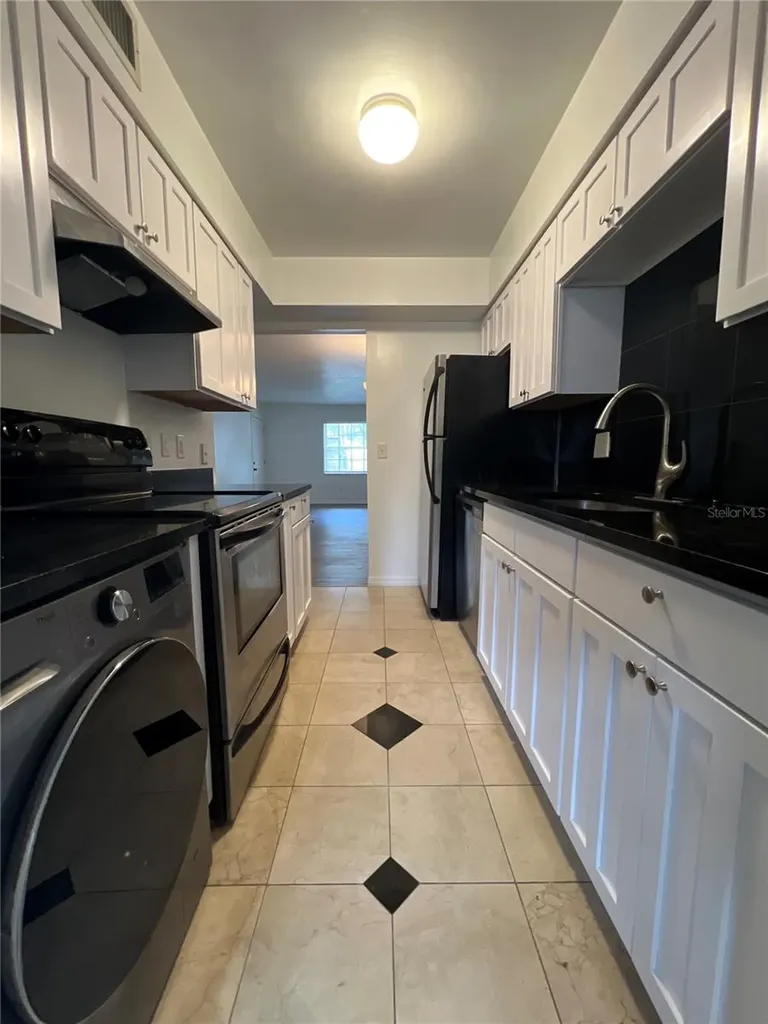 517 S Hyer Avenue Orlando FL 32801