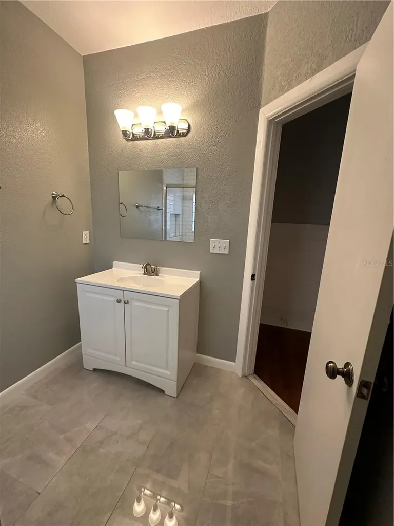 1209 E Comanche Avenue Tampa FL 33604