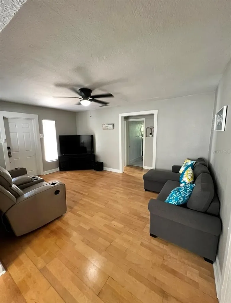 3910 E Ellicott Street Tampa FL 33610