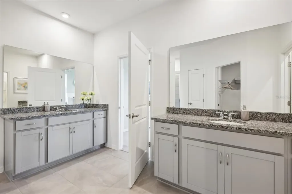 12879 Trovita Drive Grand Island FL 32735