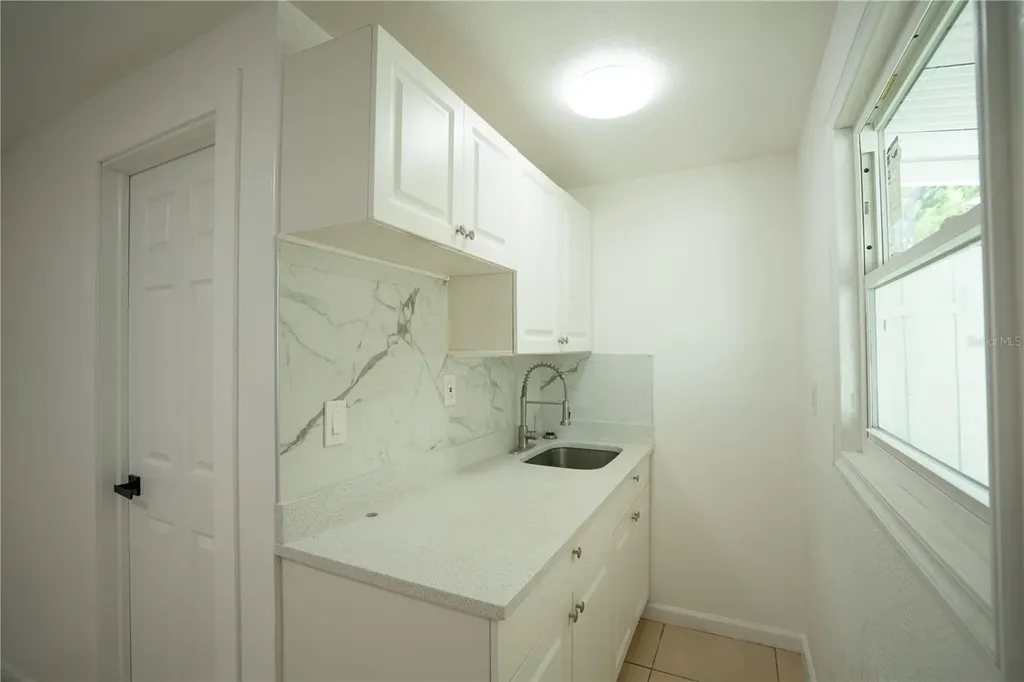 6002 W Clifton Street Tampa FL 33634