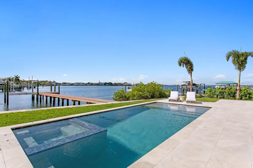 16 Sandpiper Road Tampa FL 33609