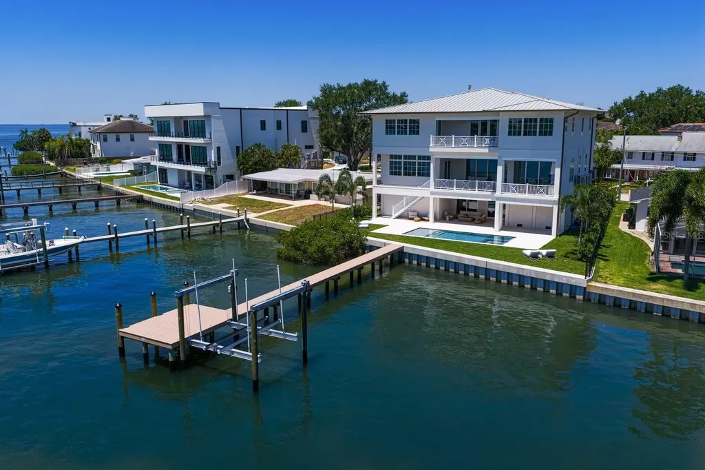 16 Sandpiper Road Tampa FL 33609