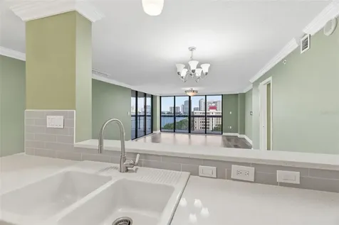 2413 Bayshore Boulevard Tampa FL 33629