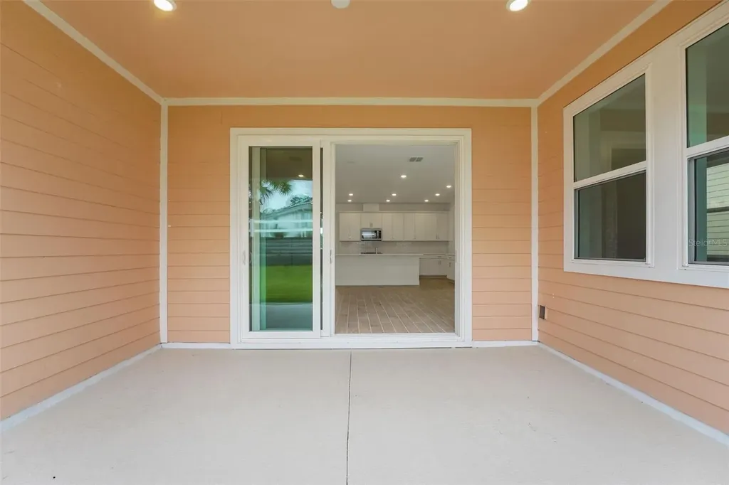 1002 Fiesta Key Circle Lady Lake FL 32159