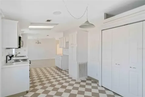 527 Fleetwood Street North Port FL 34287